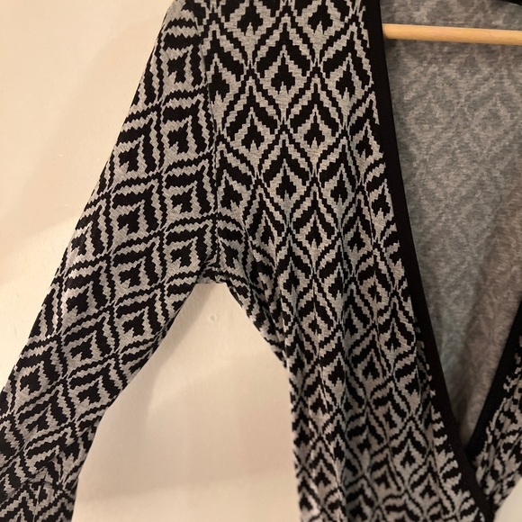 Funkd Black and White Patterned Wrap Dress L - Picture 5 of 9